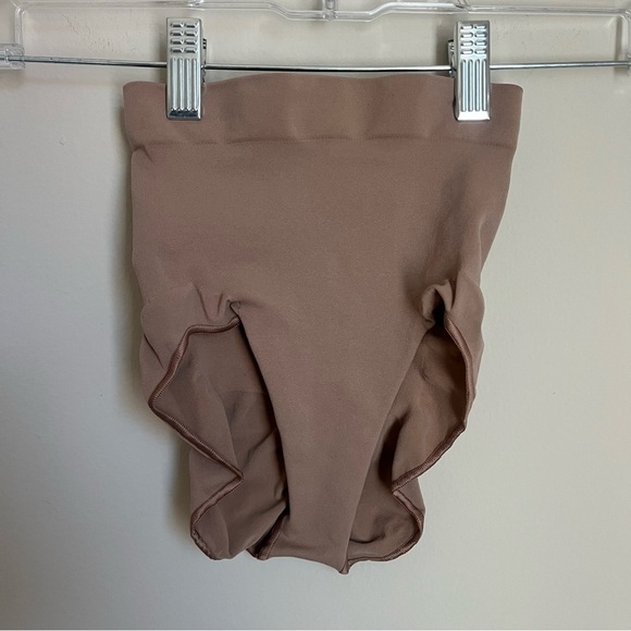 Skims NWOT Mid Waist Brief (size Sm) in Sienna - Picture 2 of 3